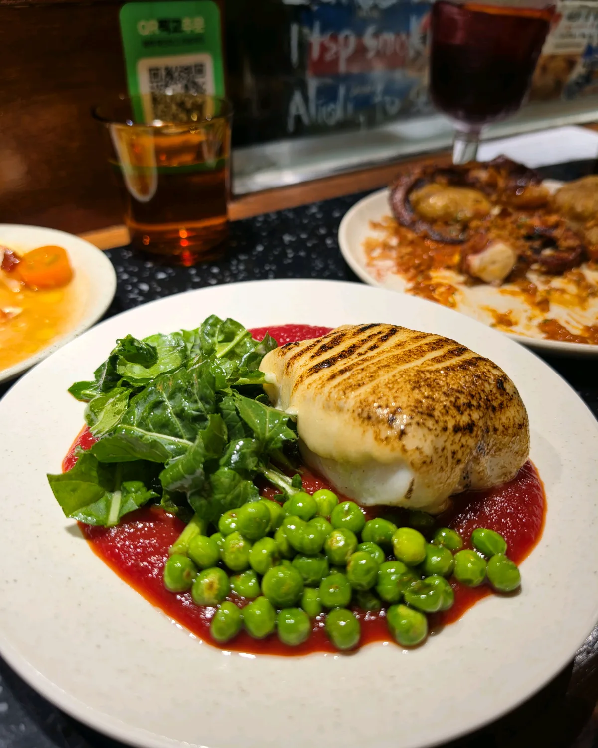 豆と葉野菜を添えた白身魚