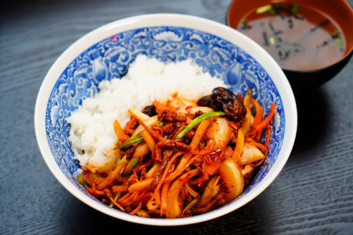 魚香肉絲丼