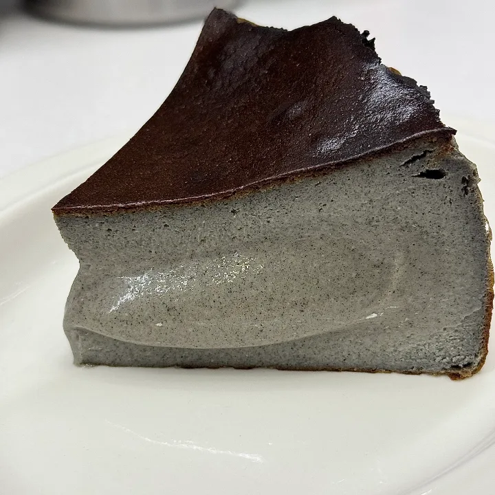 黒ごまTKiiチーズケーキ