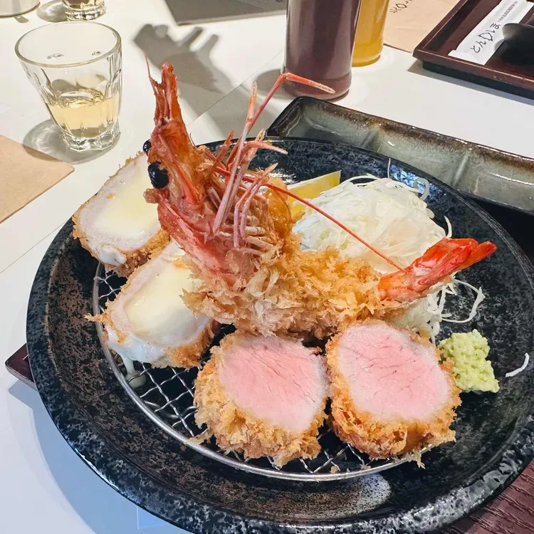 とんしま — チーズカツ・ヒレカツ・頭付き海老カツのシグネチャーカツ