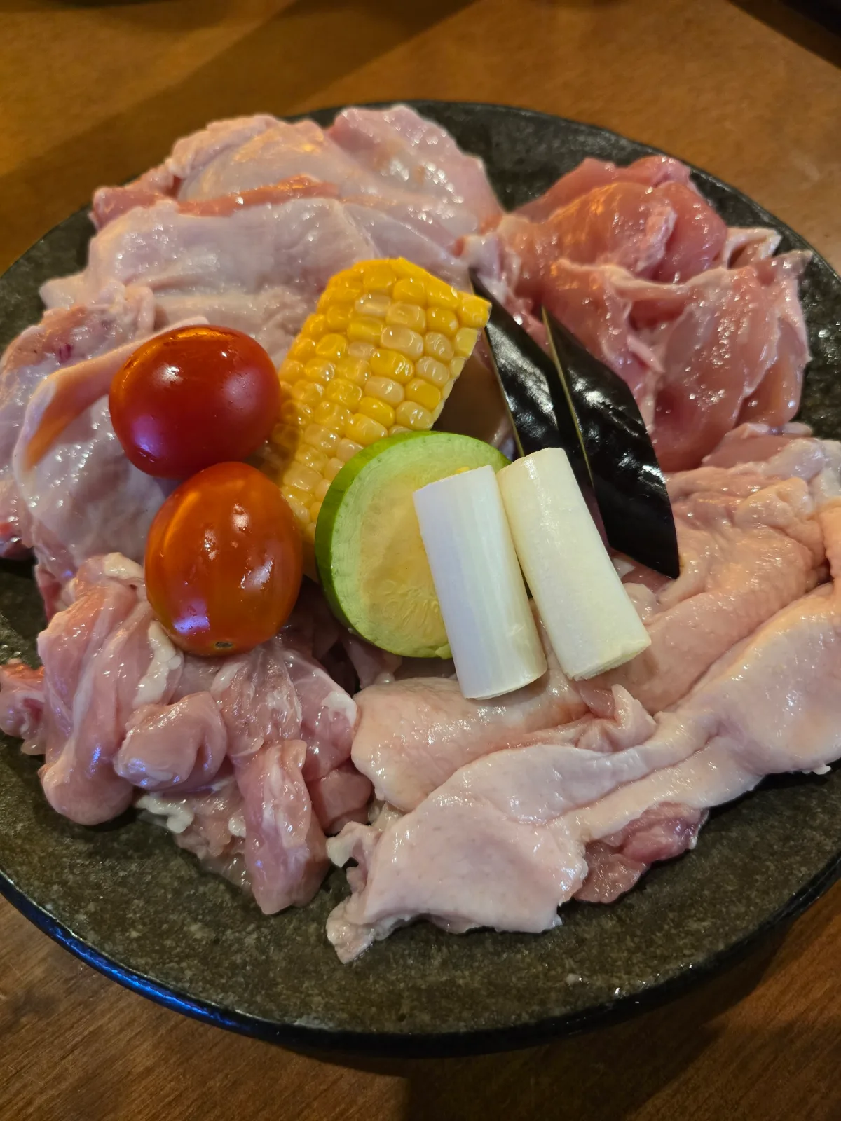 とりかみ — 鶏肉と野菜の盛り合わせ