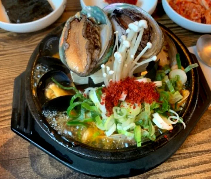済州海鮮テンジャンチゲ（韓国味噌鍋）