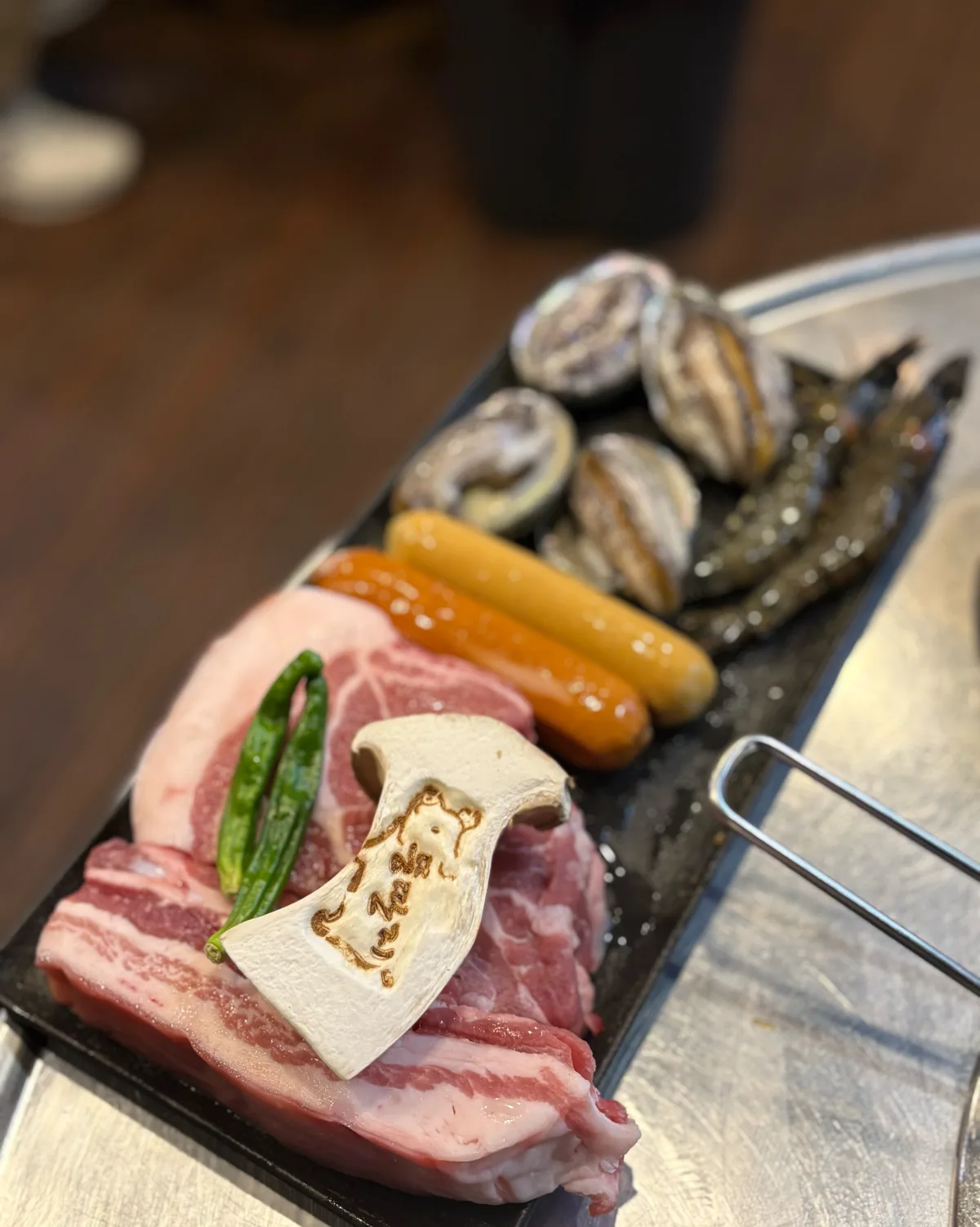 豚肉とアワビ、エビの盛り合わせ