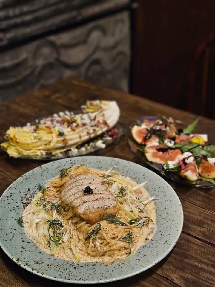 トリュフと豚トロのクリームパスタ