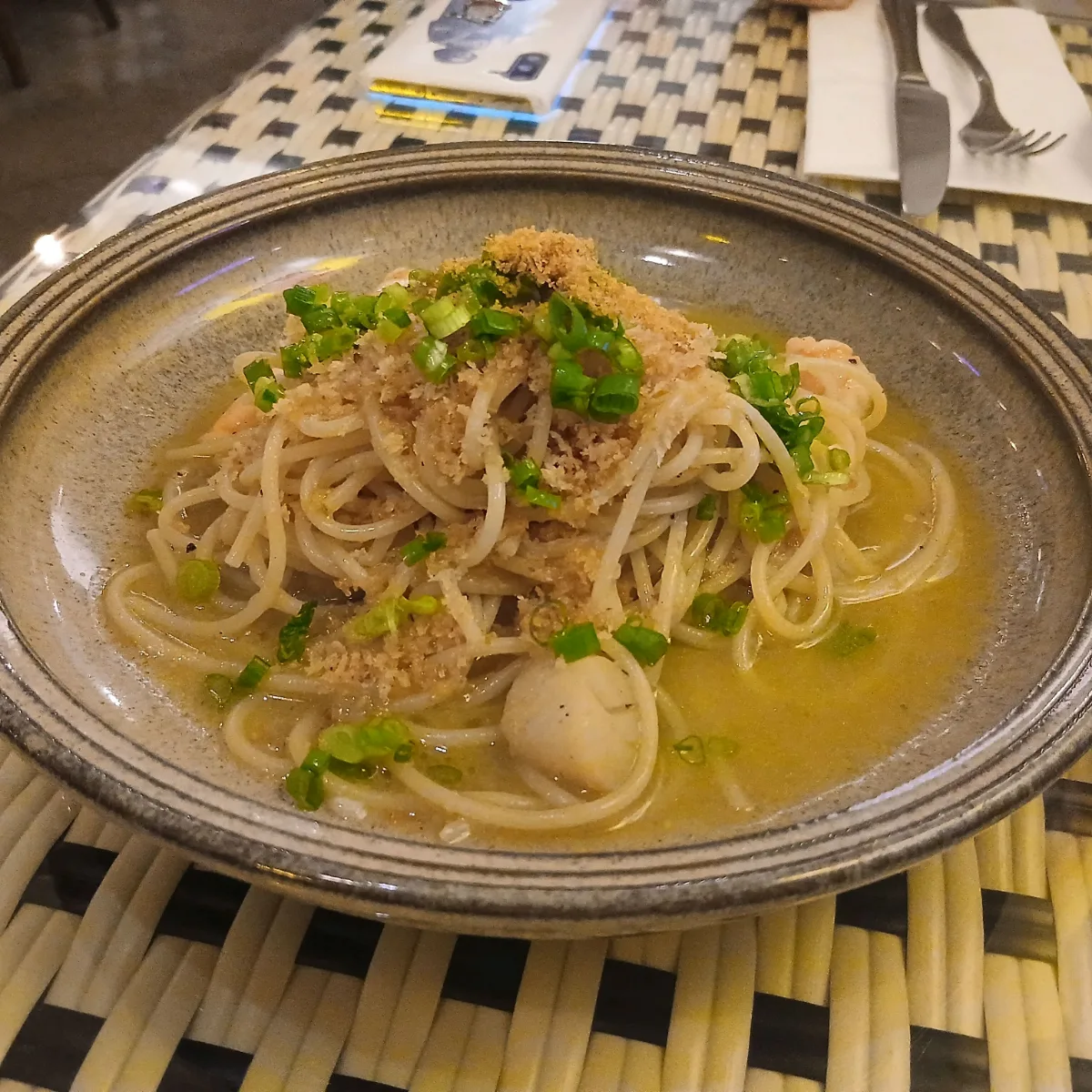 VITELLO SOTTI — 貝柱を添えた魚介のパスタ