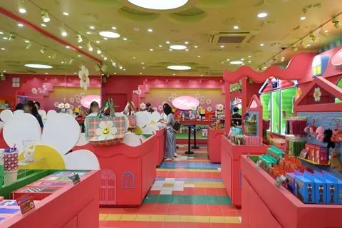WIGGLE WIGGLE ZIP 明洞店