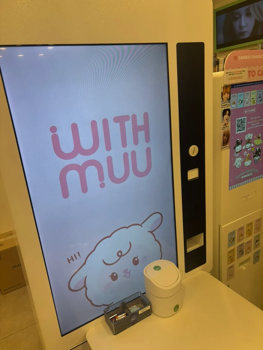 WITHMUUのロゴが映る3階の撮影機