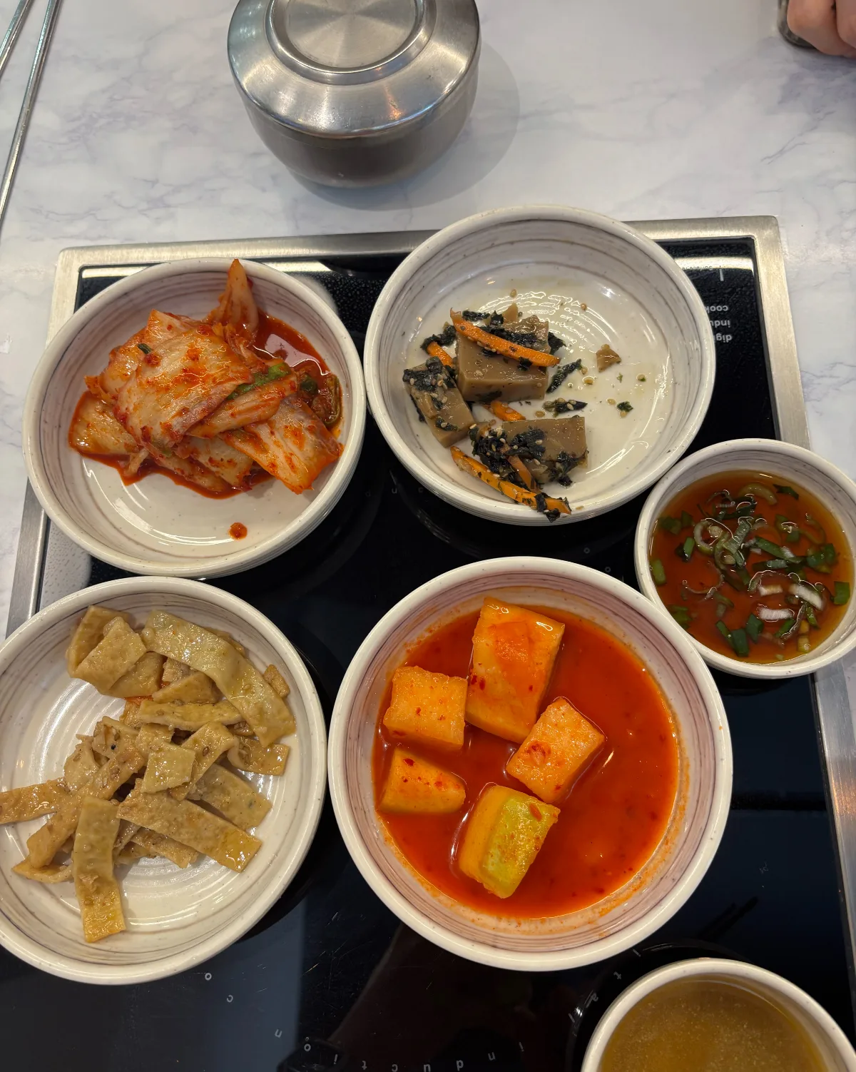 キムチやカクテキなど小皿のおかず