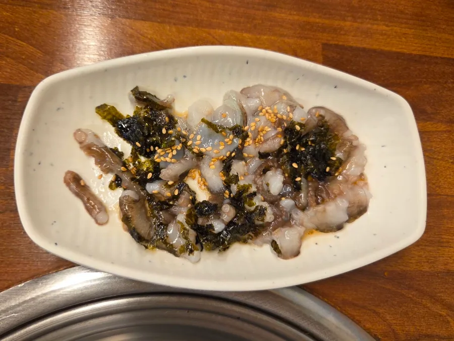 海苔とごまを添えたサンナクチ