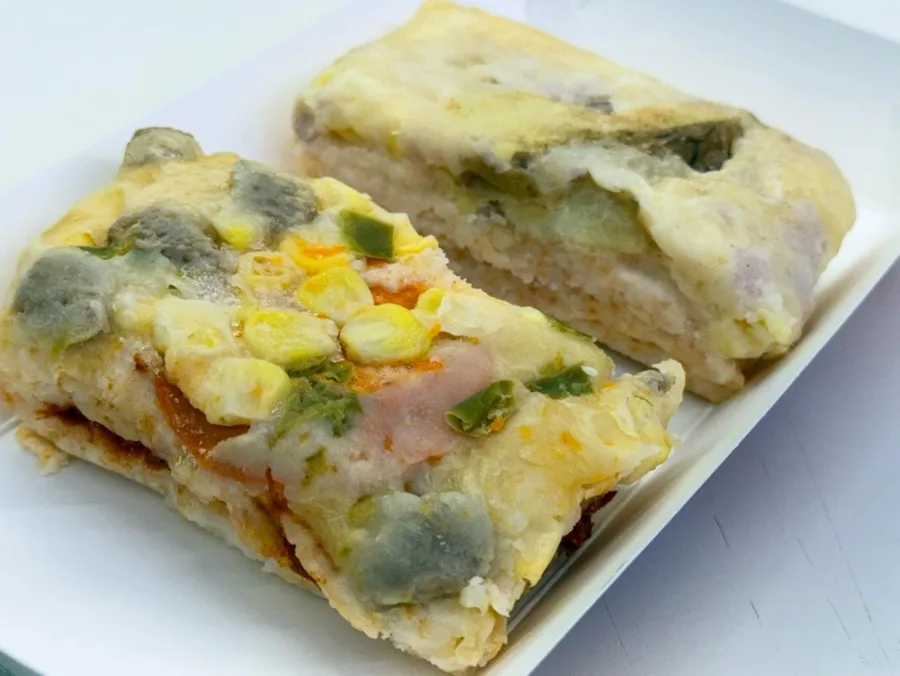ヨンドダリトッパン — 皿に並ぶ二種類のピザソルギ