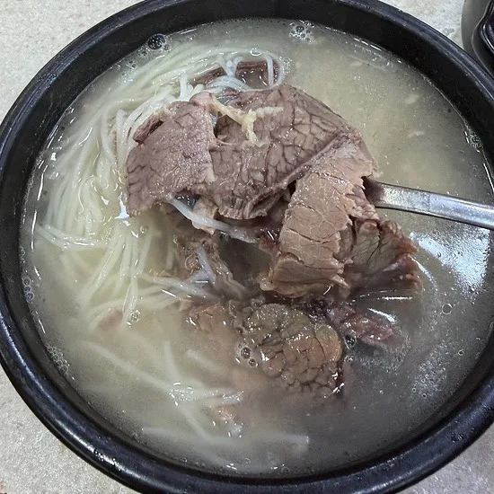牛肉とそうめん入りのソルロンタン