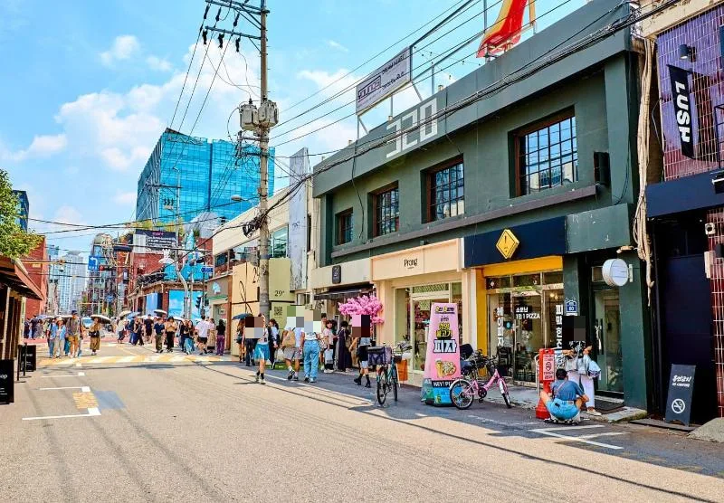 ヨンムジャンギル — 店が並ぶヨンムジャンギル