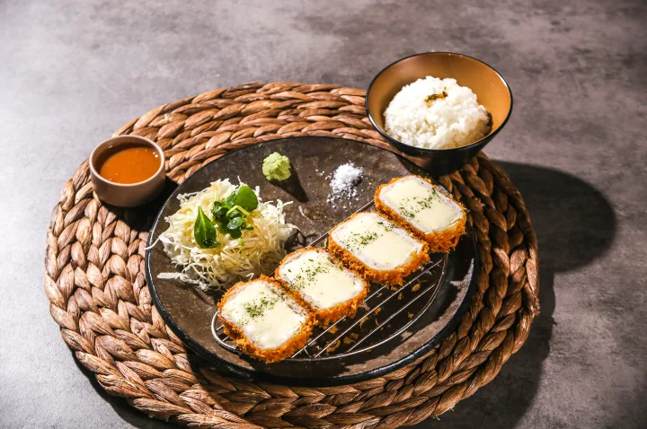 チーズカツ定食