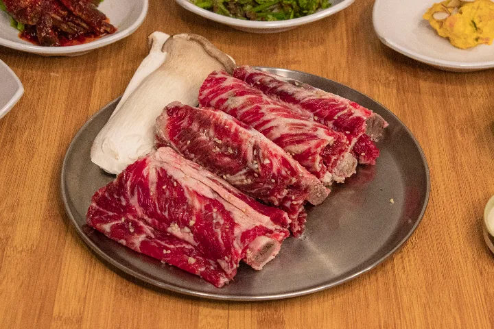 味付け牛カルビ（アメリカ産・1人前2本・450g）