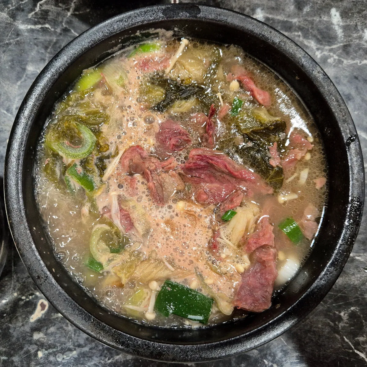 ユチ会館 本店 — 牛肉と葉野菜のヘジャングク