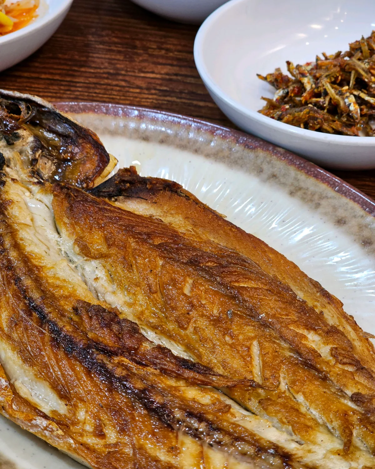 ユジョン食堂 — 皮がパリッと焼けた塩サバ